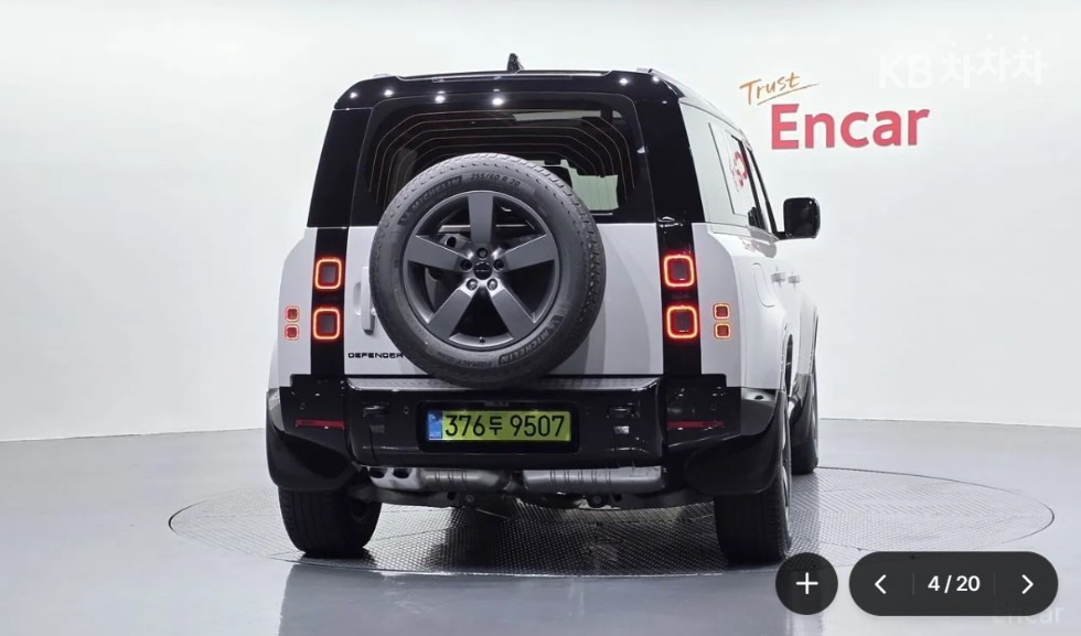 Land Rover Defender — miniaturë 3