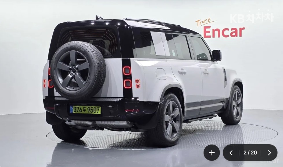 Land Rover Defender — miniaturë 4