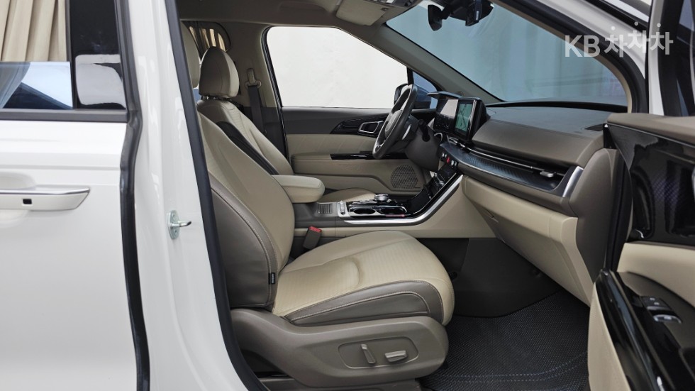 Kia Carnival — miniaturë 15