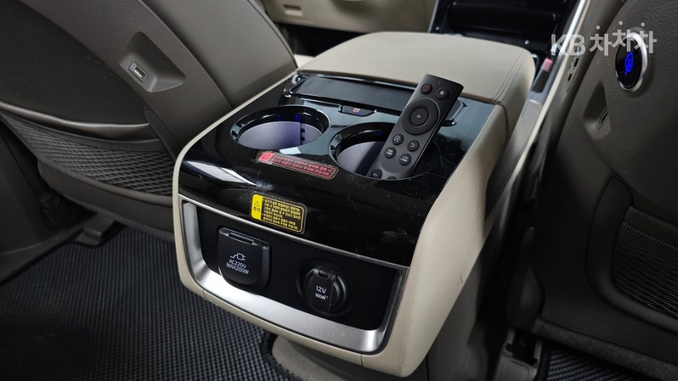 Kia Carnival — miniaturë 9