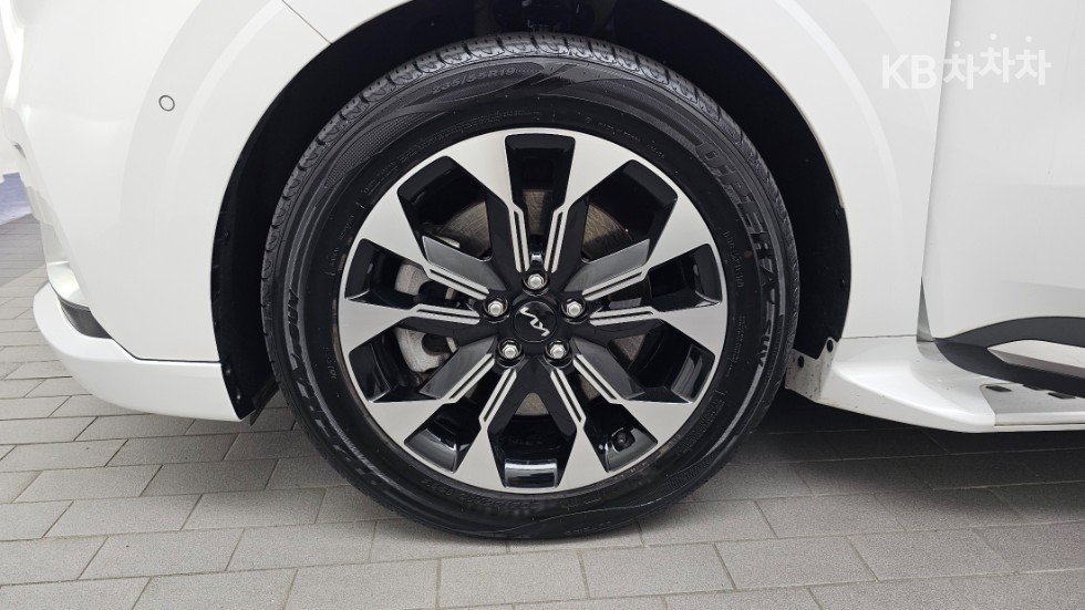 Kia Carnival — miniaturë 7
