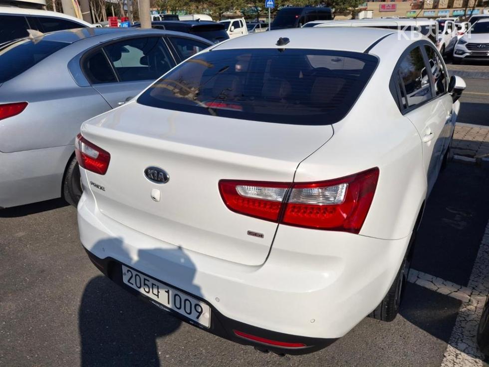 Kia Pride — miniaturë 4