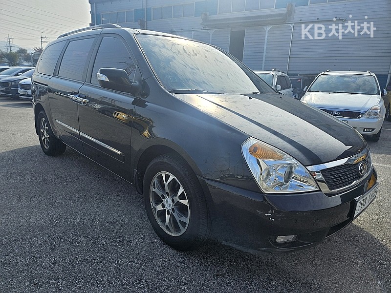 Kia Carnival — miniaturë 2