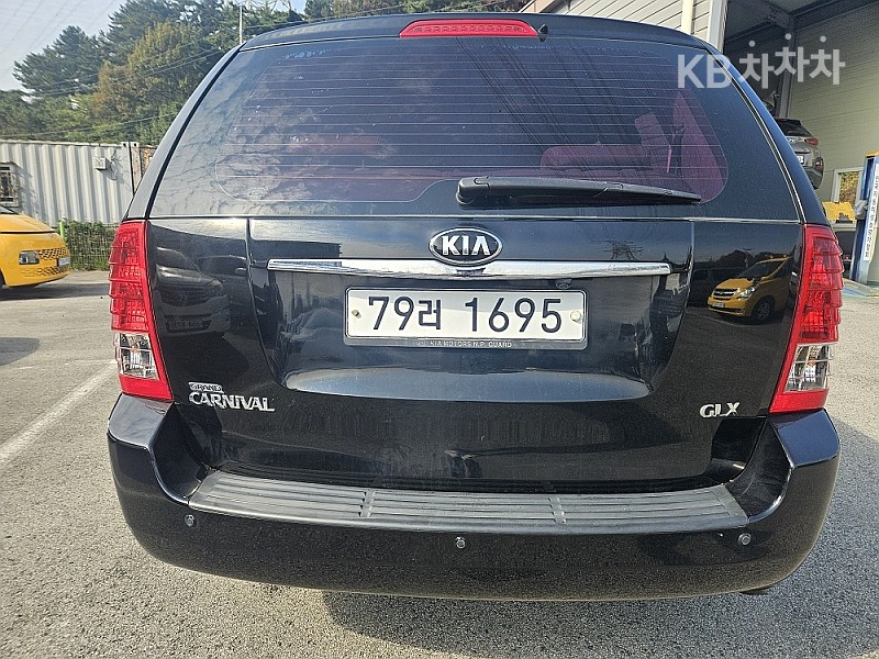 Kia Carnival — miniaturë 4