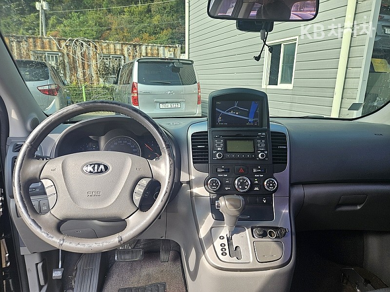 Kia Carnival — miniaturë 8