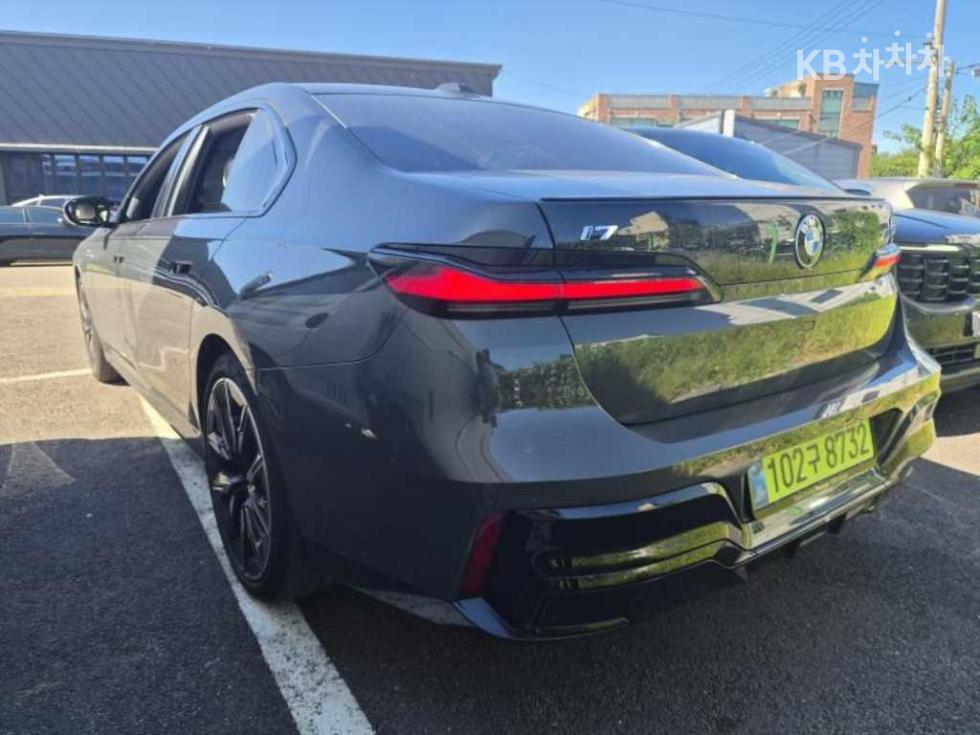 BMW i7 — miniaturë 3