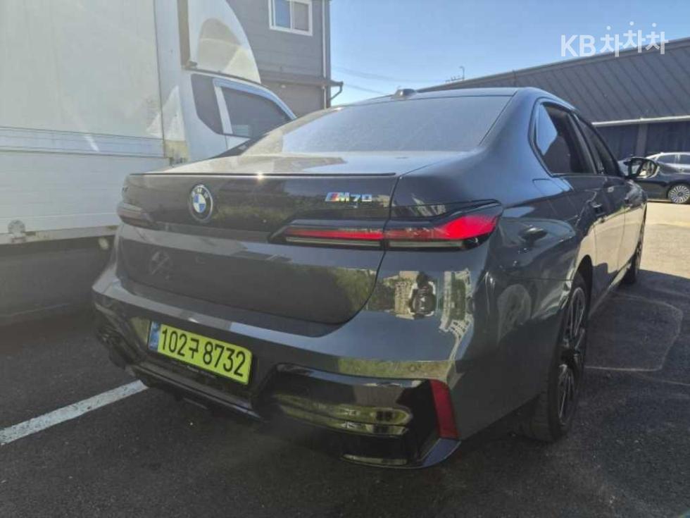 BMW i7 — miniaturë 4