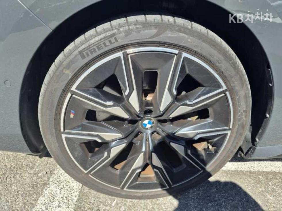 BMW i7 — miniaturë 5