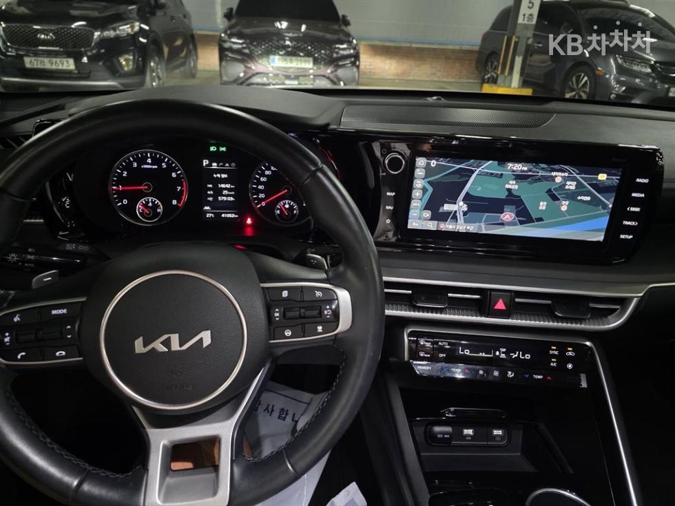 Kia K5 — miniaturë 6