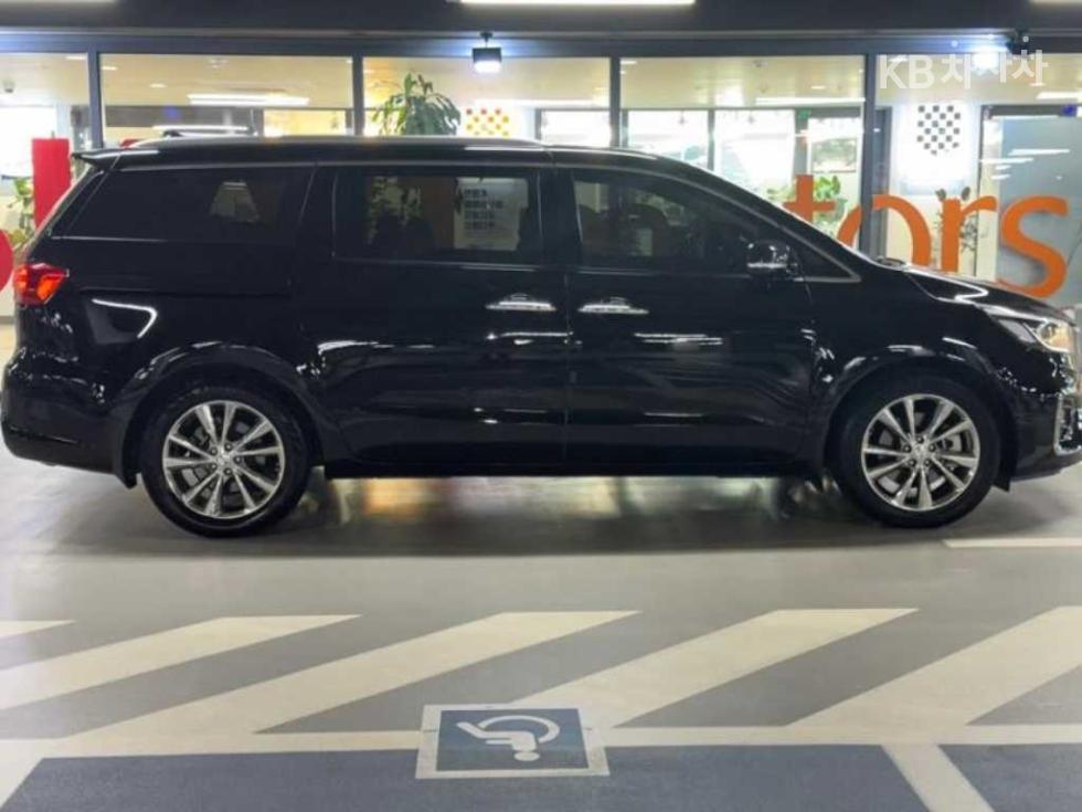 Kia Carnival — miniaturë 3