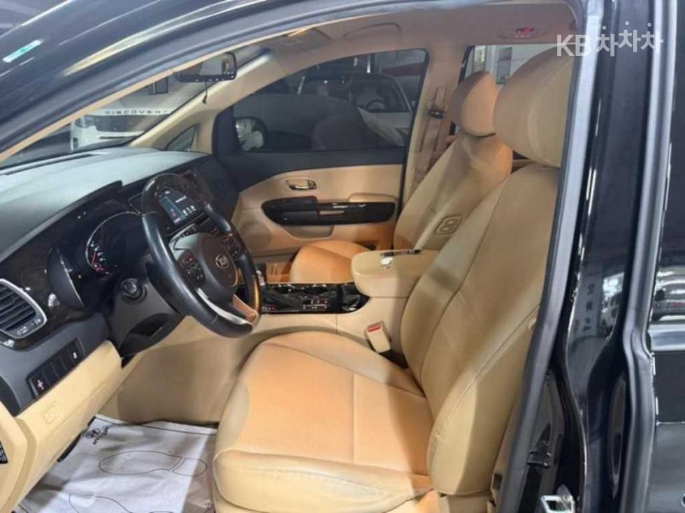 Kia Carnival — miniaturë 6