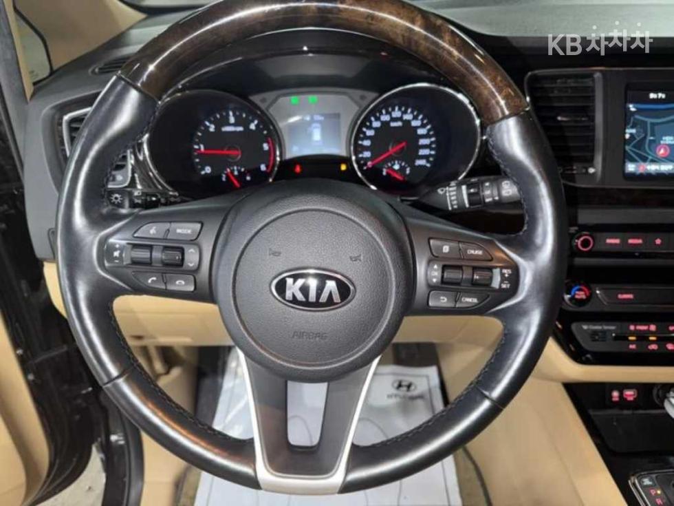 Kia Carnival — miniaturë 8