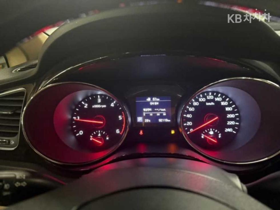 Kia Carnival — miniaturë 9