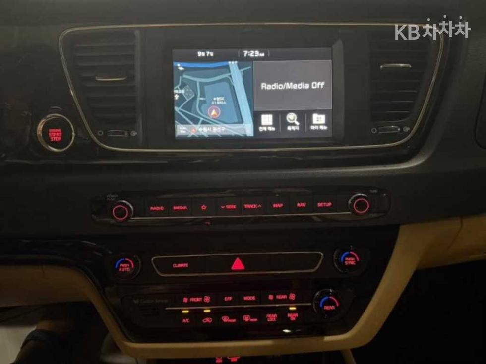 Kia Carnival — miniaturë 10