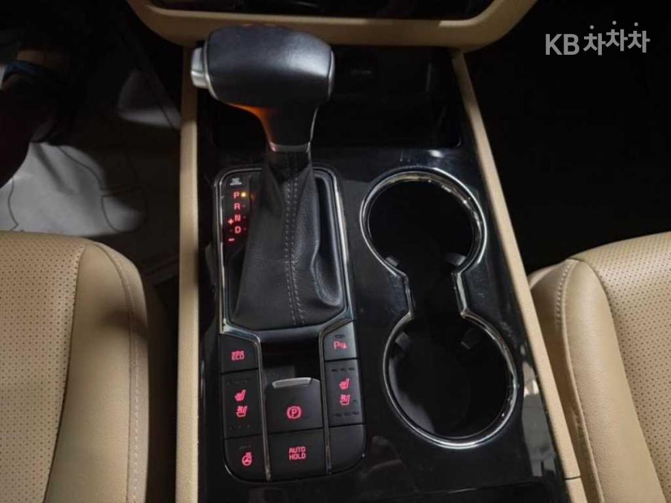 Kia Carnival — miniaturë 12