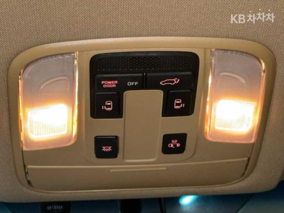 Kia Carnival — miniaturë 15