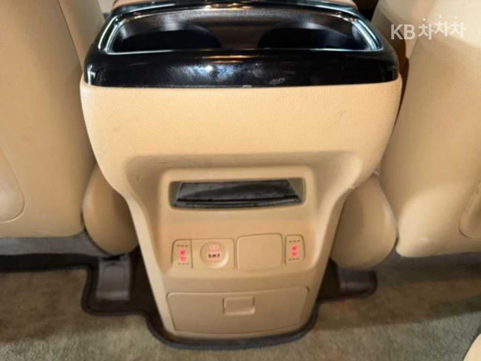Kia Carnival — miniaturë 16