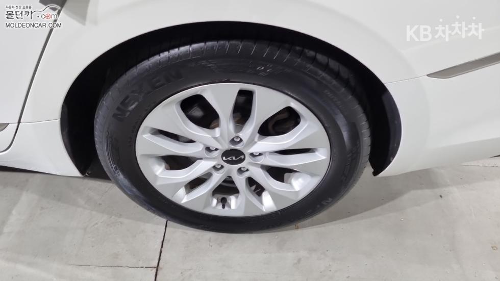 Kia K8 — miniaturë 6