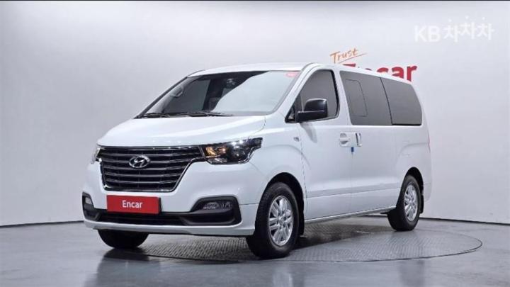 Hyundai Starex Van 5-Seater Smart — foto 1