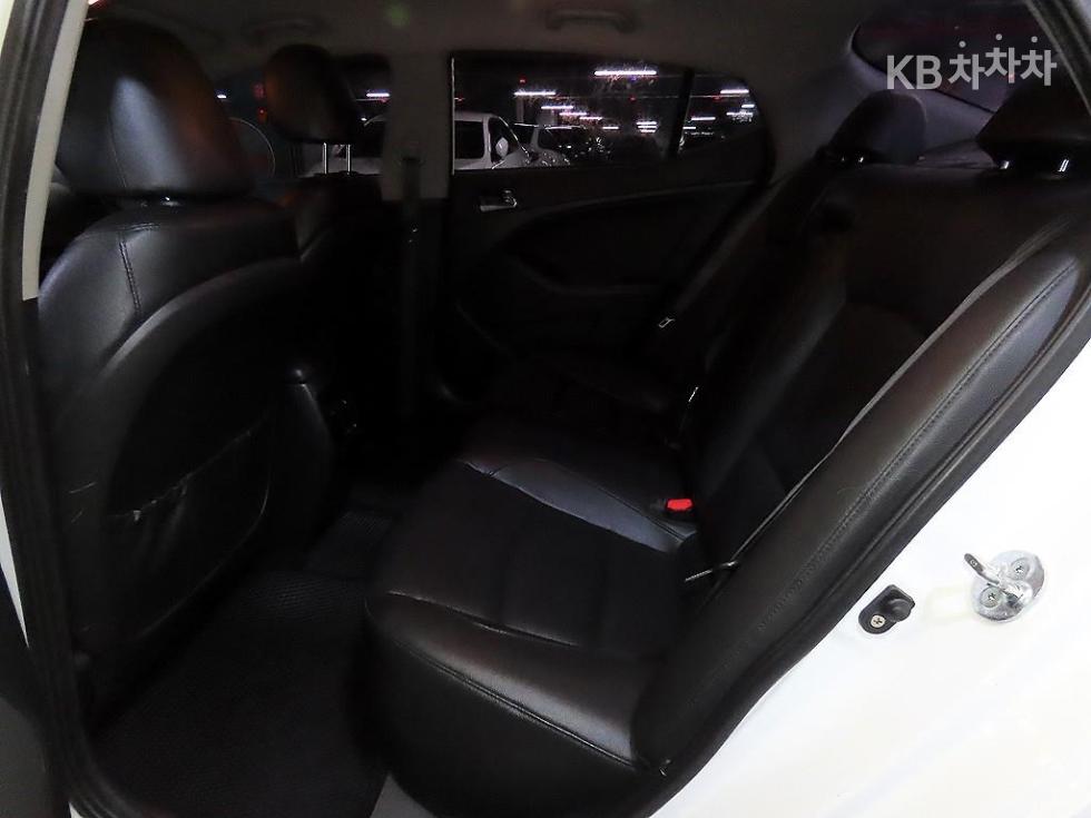 Kia K5 — miniaturë 7