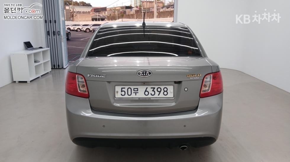 Kia Pride — miniaturë 4