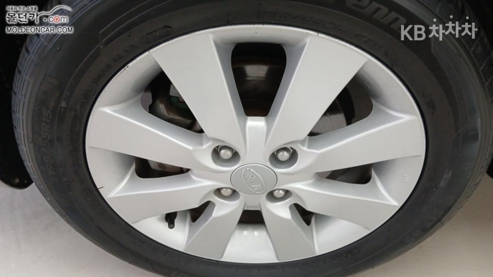Kia Pride — miniaturë 6