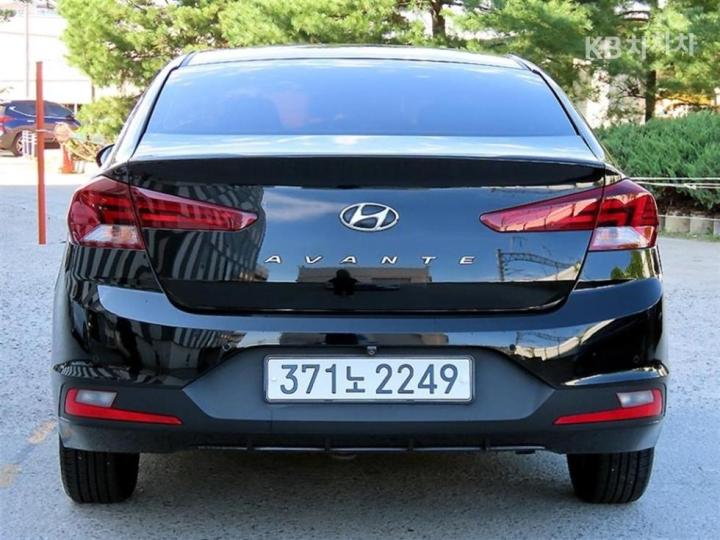 Hyundai Avante — miniaturë 4