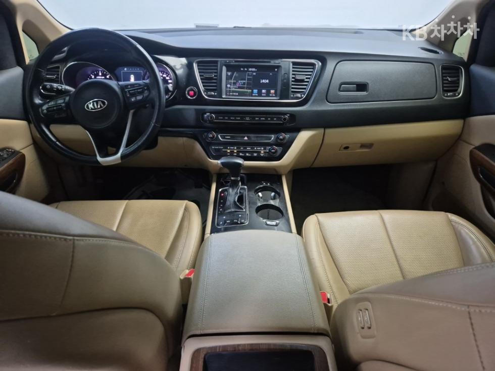 Kia Carnival — miniaturë 7