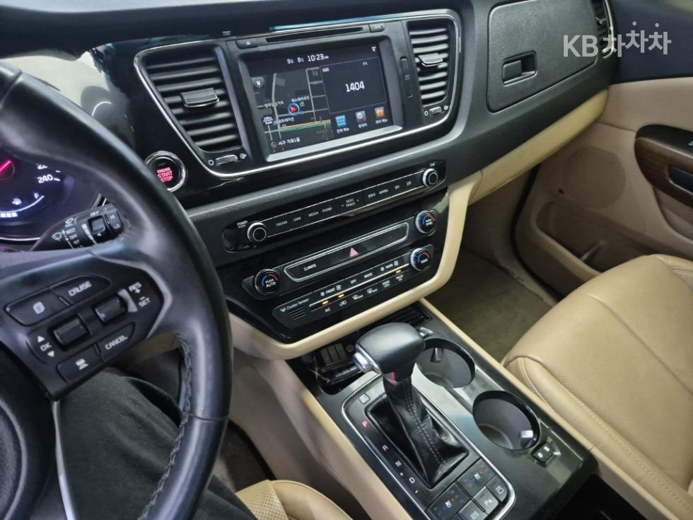 Kia Carnival — miniaturë 10