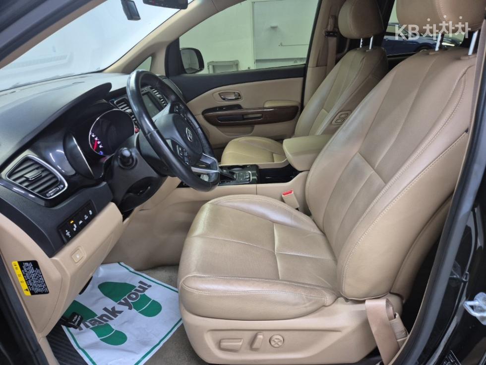 Kia Carnival — miniaturë 11