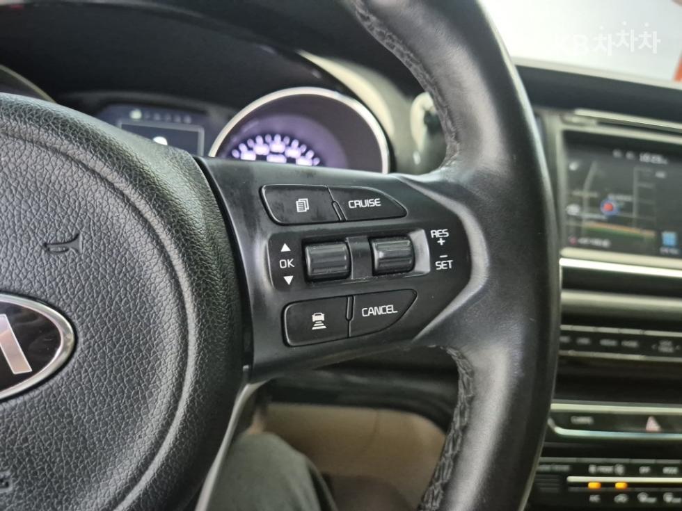 Kia Carnival — miniaturë 15