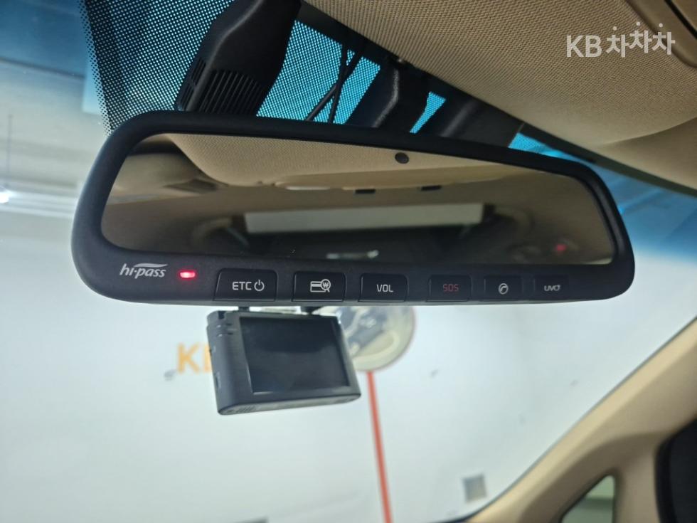 Kia Carnival — miniaturë 16