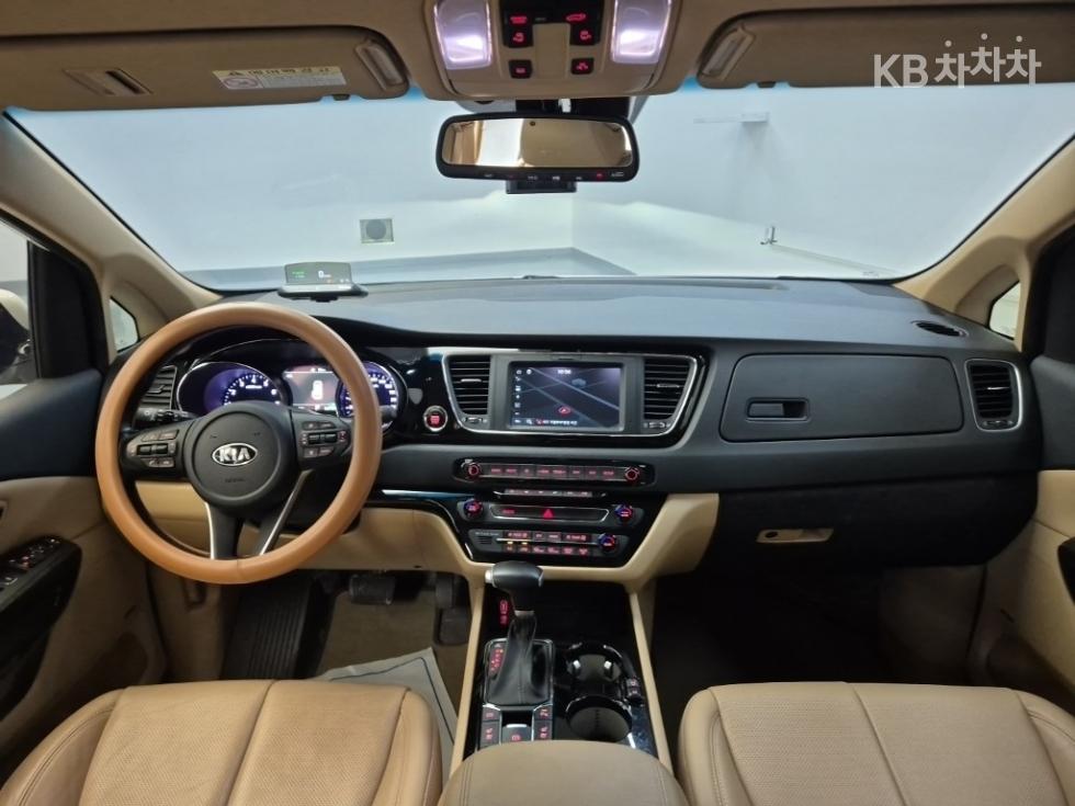 Kia Carnival — miniaturë 7