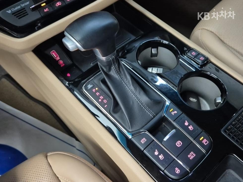 Kia Carnival — miniaturë 8