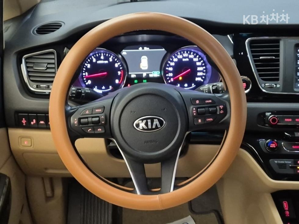 Kia Carnival — miniaturë 9