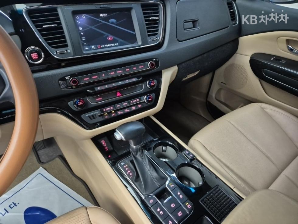 Kia Carnival — miniaturë 10