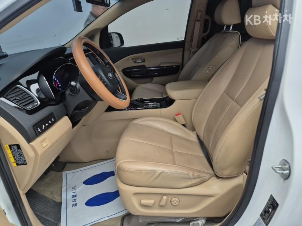 Kia Carnival — miniaturë 11