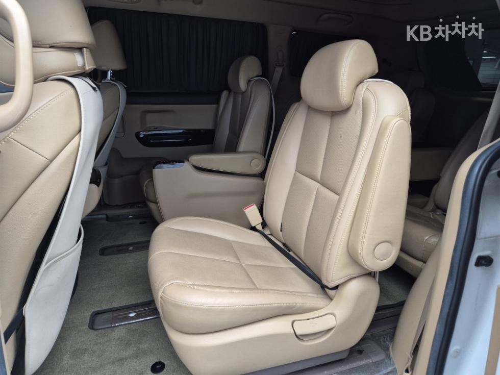 Kia Carnival — miniaturë 12