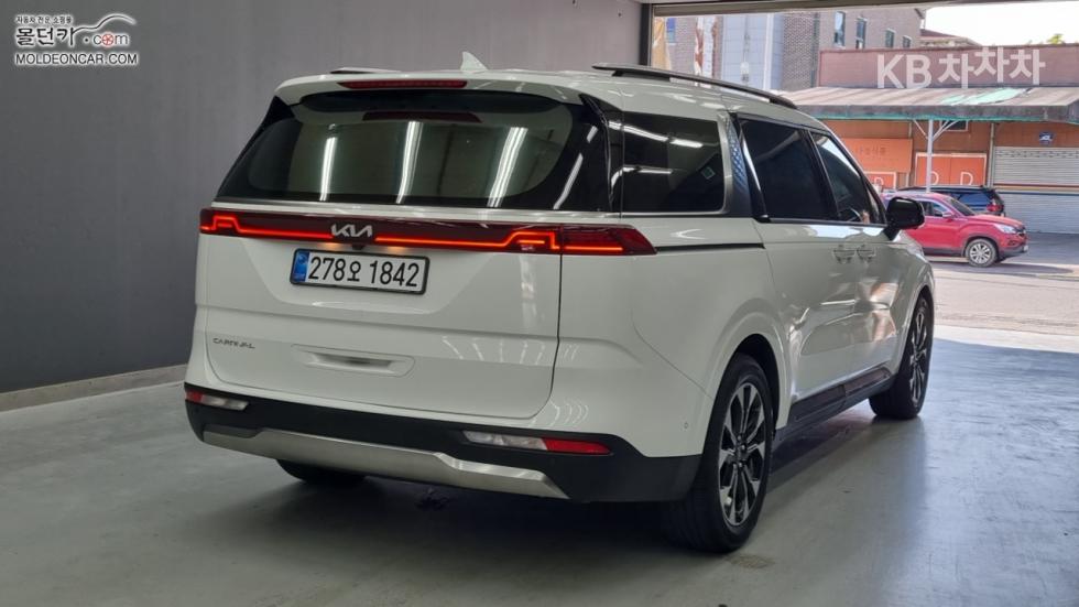 Kia Carnival — miniaturë 2