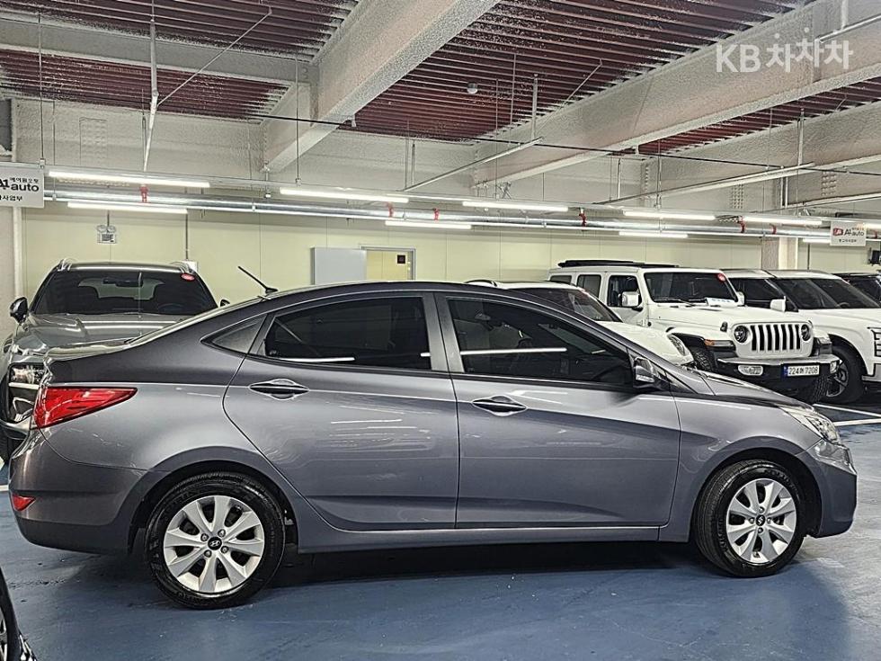 Hyundai Accent — miniaturë 4