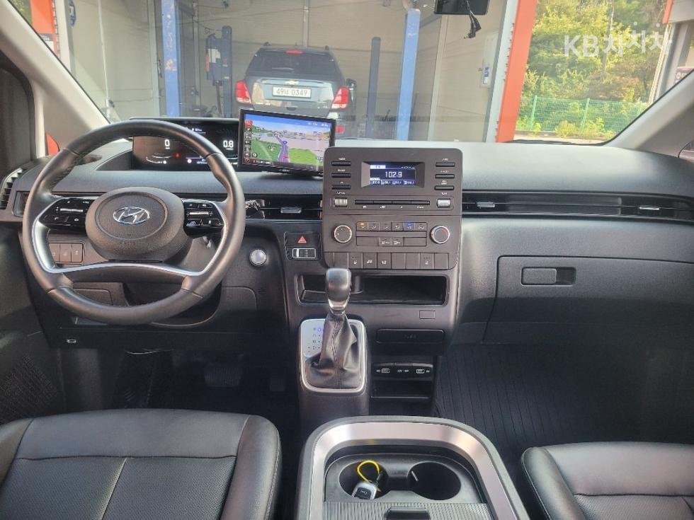 Hyundai Staria — miniaturë 9