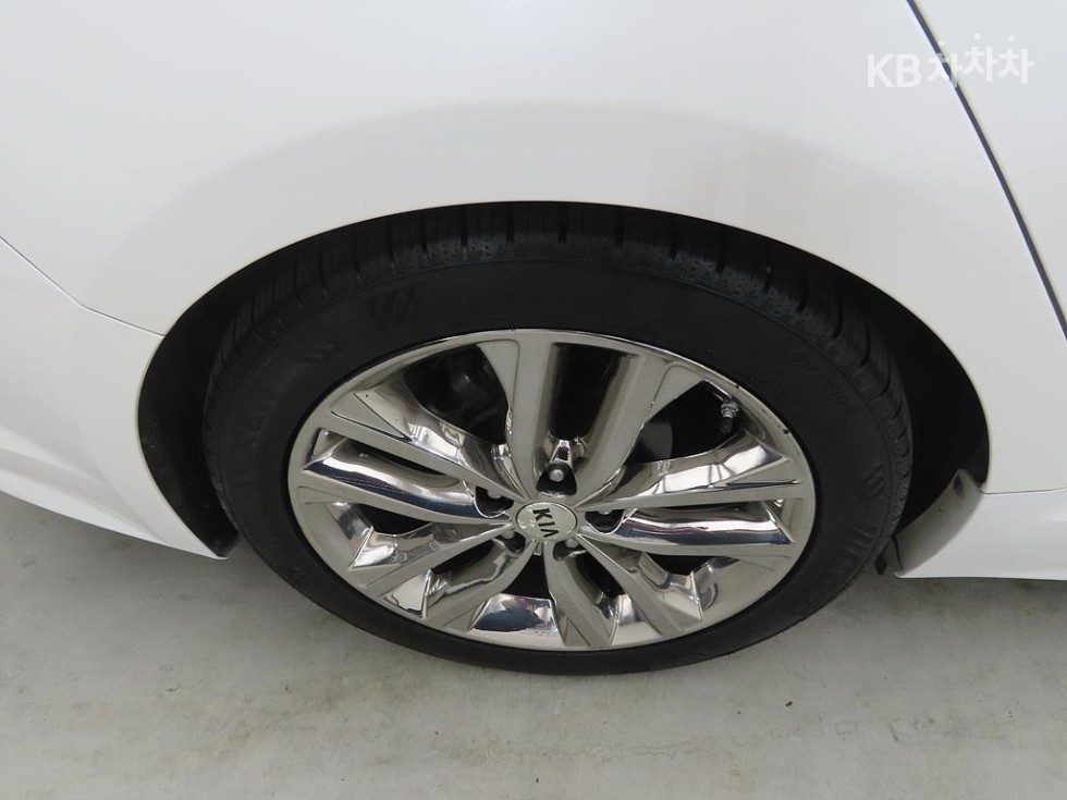 Kia K5 — miniaturë 20