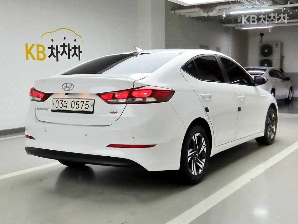 Hyundai Avante — miniaturë 4