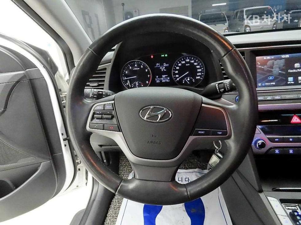 Hyundai Avante — miniaturë 7