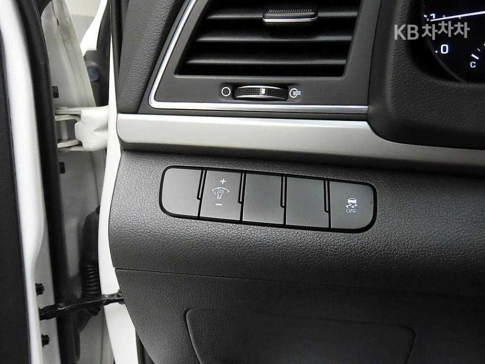Hyundai Avante — miniaturë 12