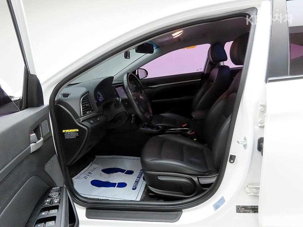 Hyundai Avante — miniaturë 13