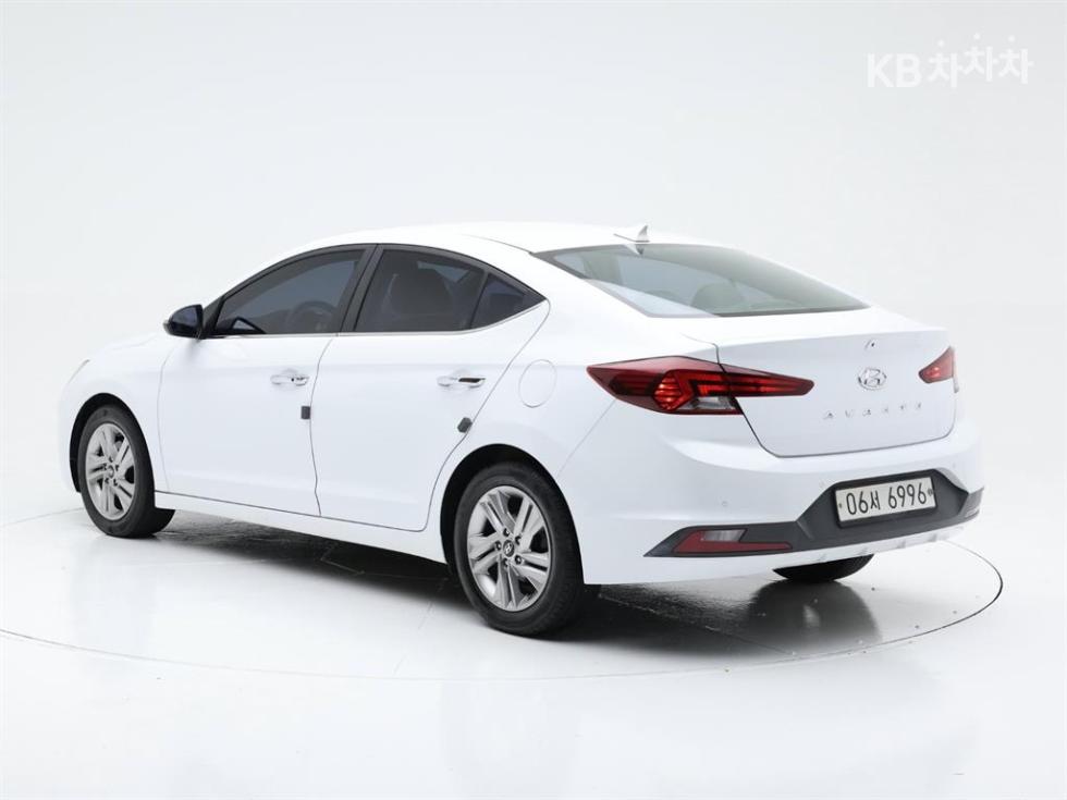 Hyundai Avante — miniaturë 4