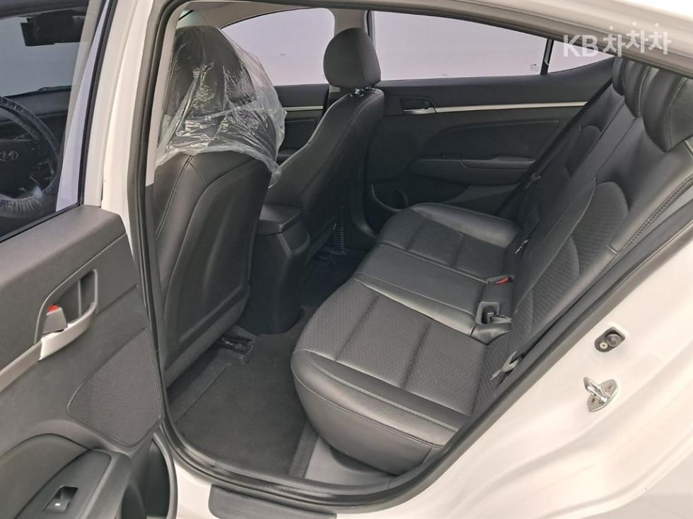 Hyundai Avante — miniaturë 12
