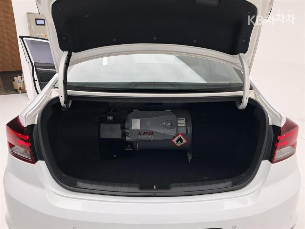 Hyundai Avante — miniaturë 17