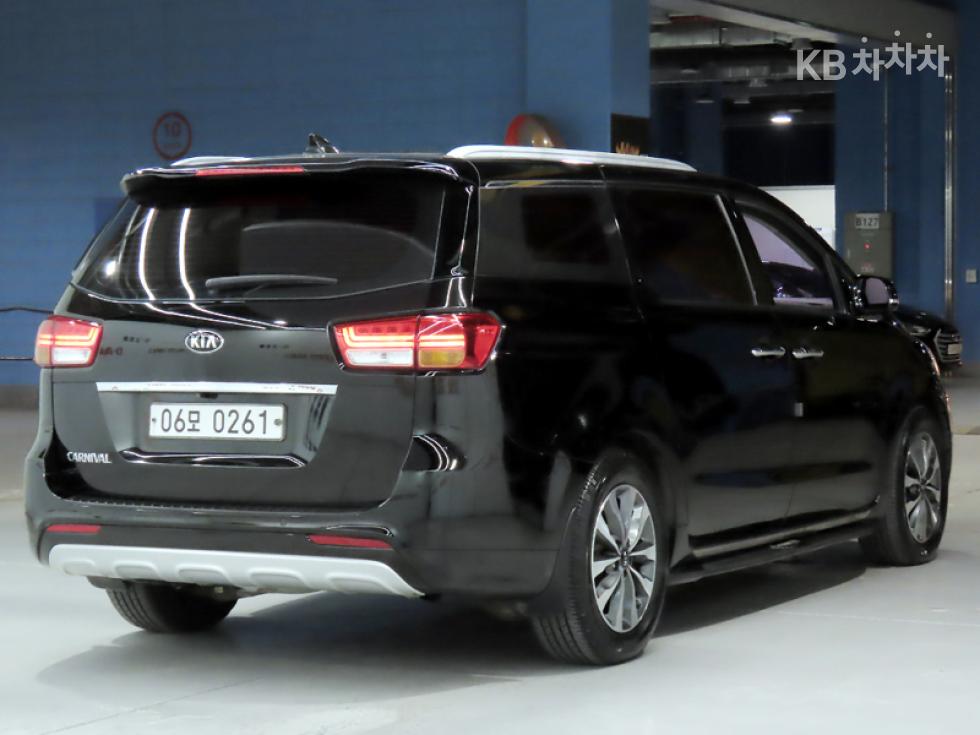 Kia Carnival — miniaturë 4